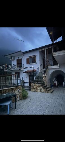 Leonidio Apartment | Πάροδος Νικολάου Σταθούση