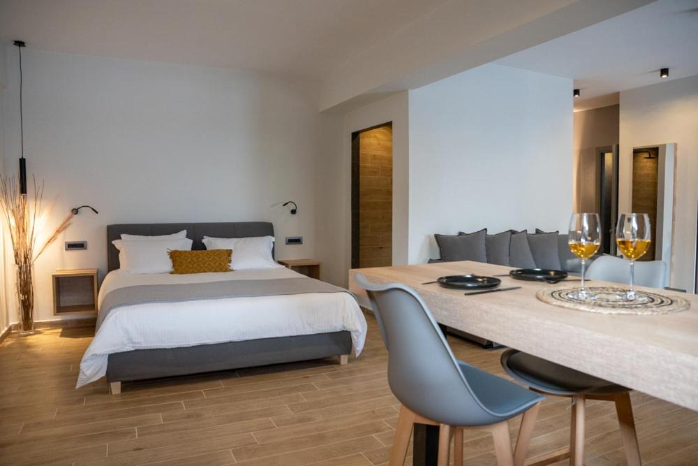 Galissas Apartment | Τzegia Suites