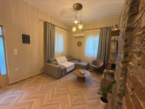 Trikeri House | Φιλόξενη ατμόσφαιρα με έντονο γήινο χαρακτήρα