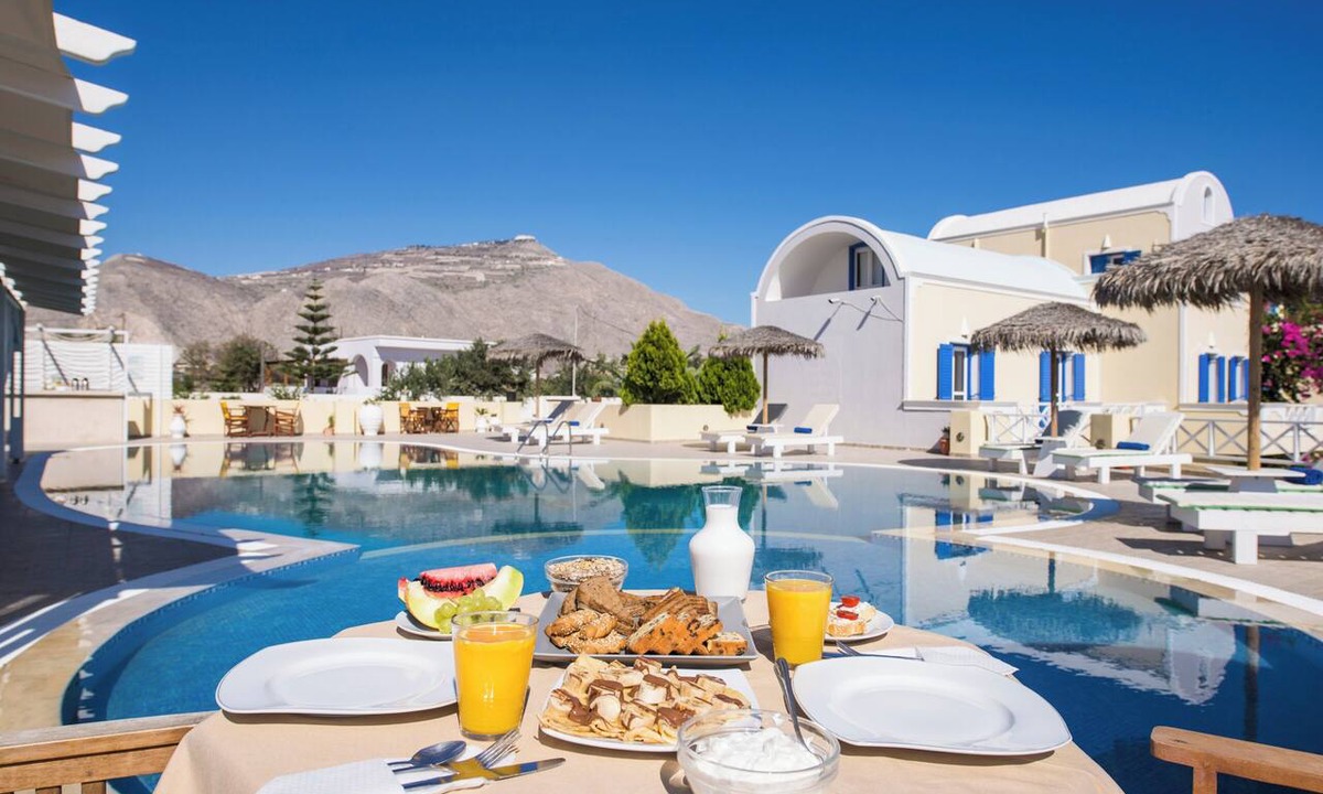 Agios Georgios Apartment | 1- bed apt Near Black Beach-sleeps 4-parking