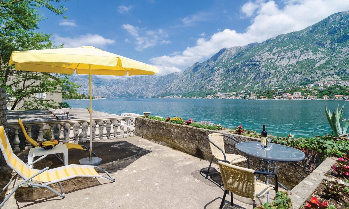 Kotor House | 1 bedroom beach front home in Kotor