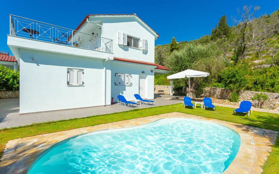 Longos Villa | 150 m² Villa ∙ 3 bedrooms ∙ 10 guests