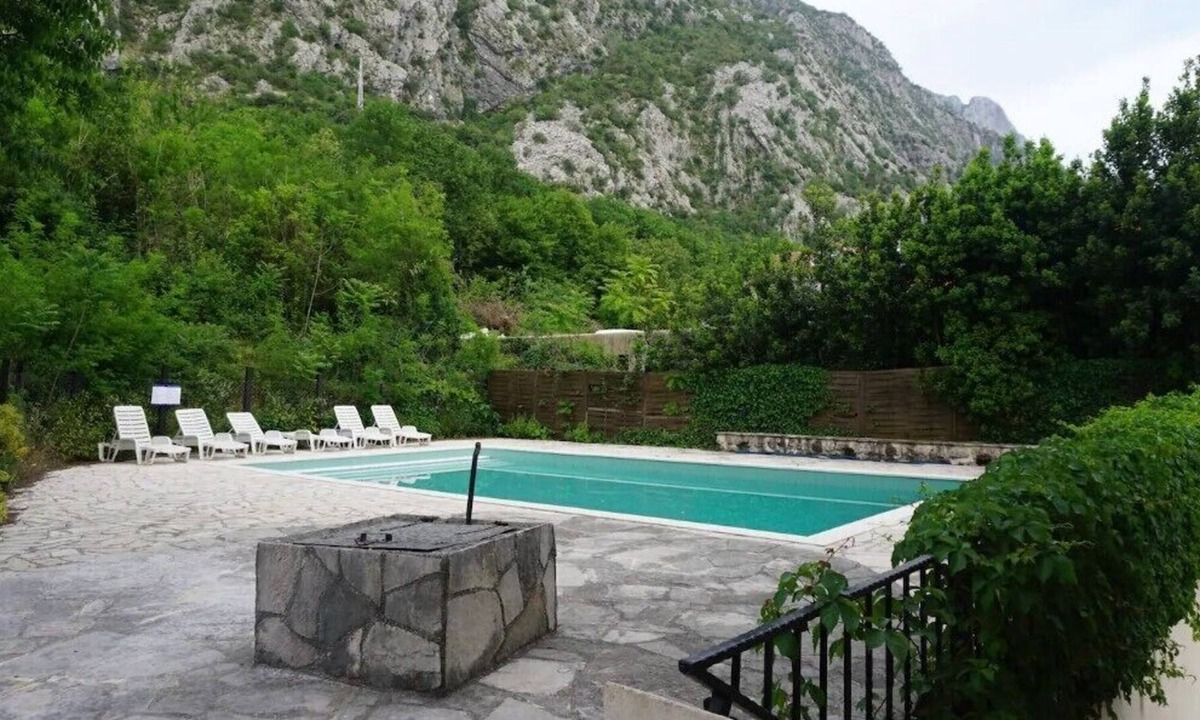 Dobrota Apartment | 1bd apartment in beautiful stone house in Dobrota No. 3