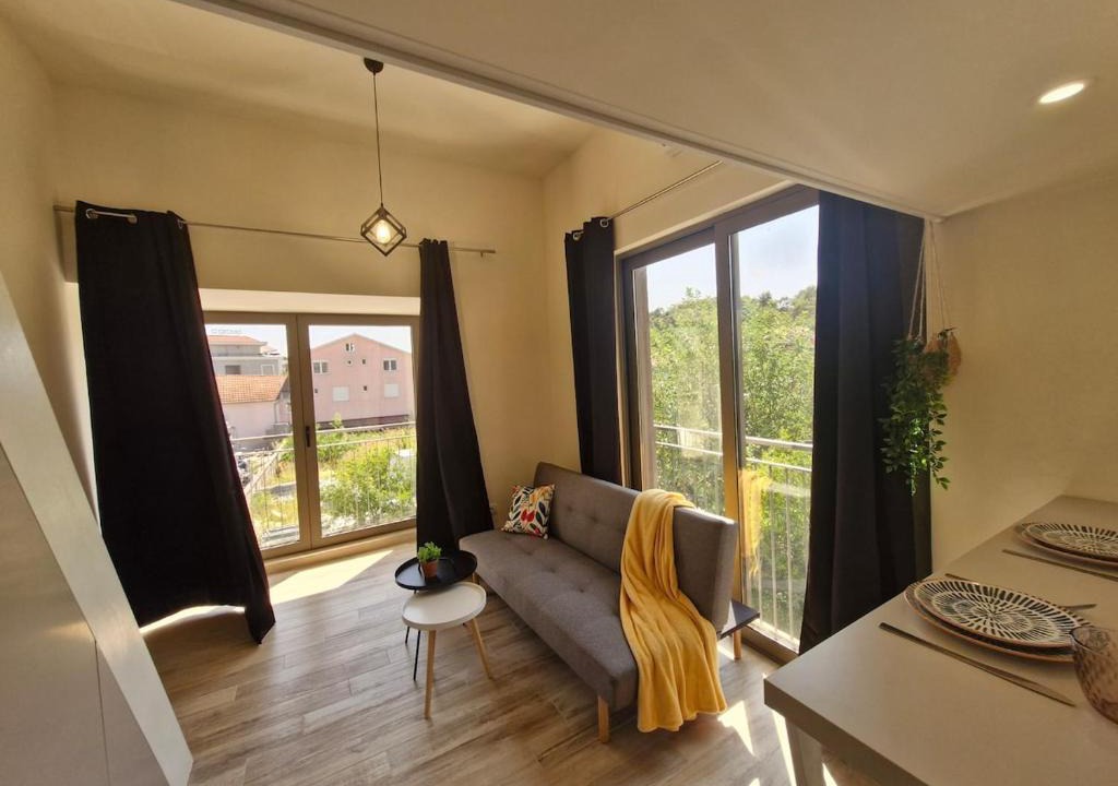Mrcevac Apartment | 2 1D2 Mini Condos- Large Studio SW facing