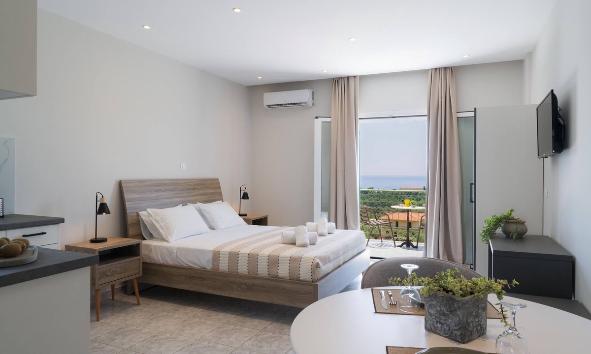 Leivathos House | 206 - Deluxe Queen Studio with sea view