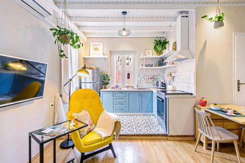 Old Town Apartment | 2BDR Top Floor Apartment-Heart of Corfu Old Town