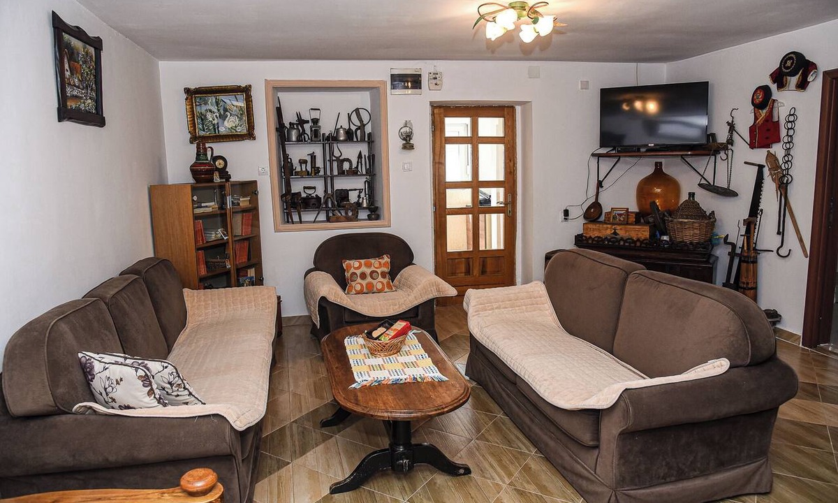 Pricelje Apartment | 2BR Apartment Forest Paradise