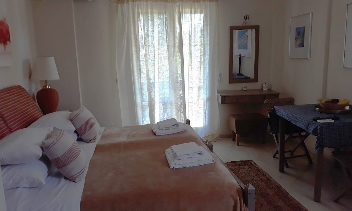 Gouvia House | 2BR Balconies & Pool – Apt 3
