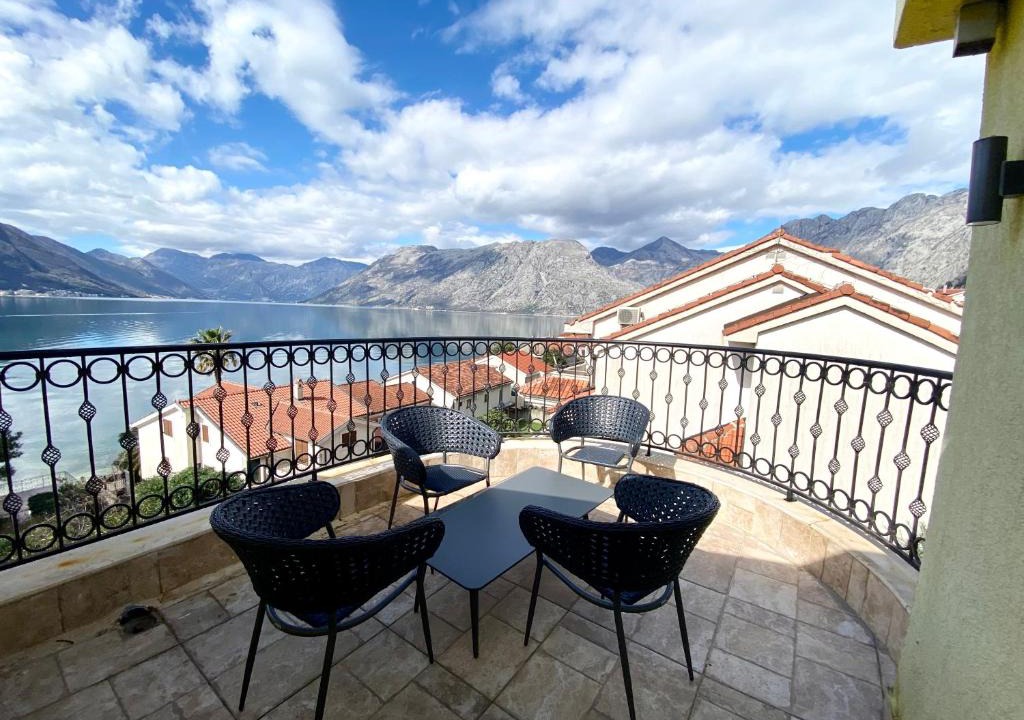 Dobrota Apartment | 2montenegro MIMOZA Apartments