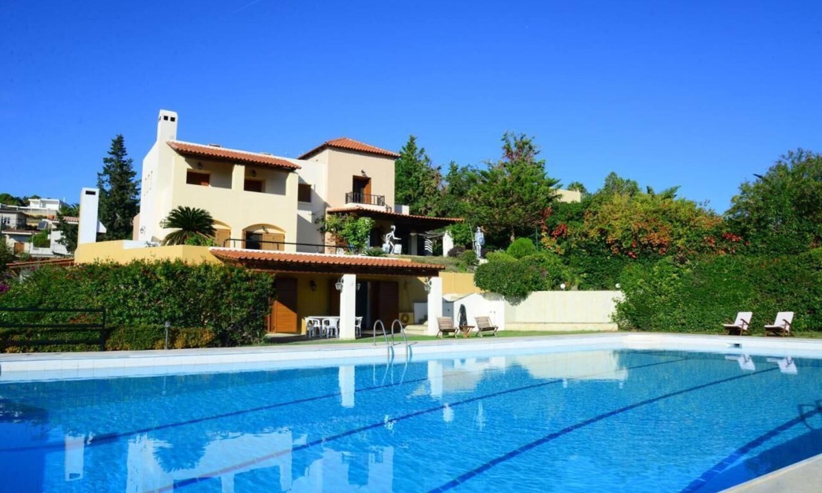 Anavyssos Villa | 3 bedrooms (shared pool with 1 house)