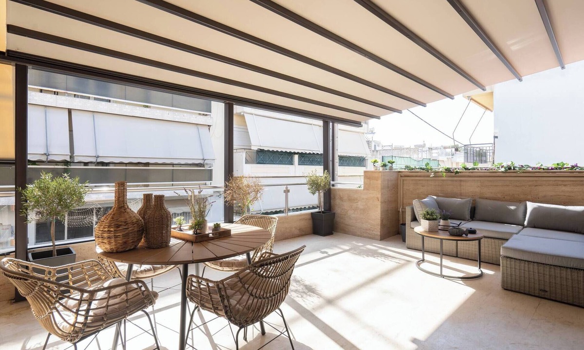 Petralona House | 3BR Private House w/3 Bathrooms & Amazing Balcony
