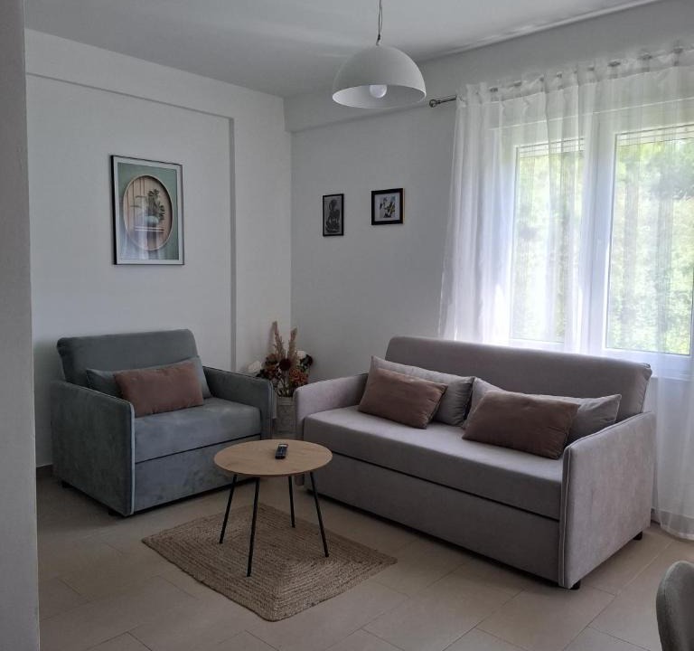 Shkembi i Kavajes Apartment | 3Min to Sea Retreat