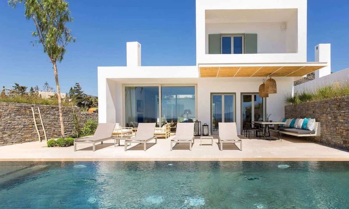 Drios Villa | 4BR Pool Villa Walk to Beach