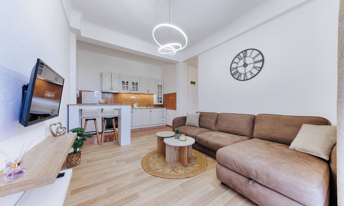 Dobra Voda Apartment | 5 minutes to the beaches and nice restaurants ! Family apartment w/sea view.