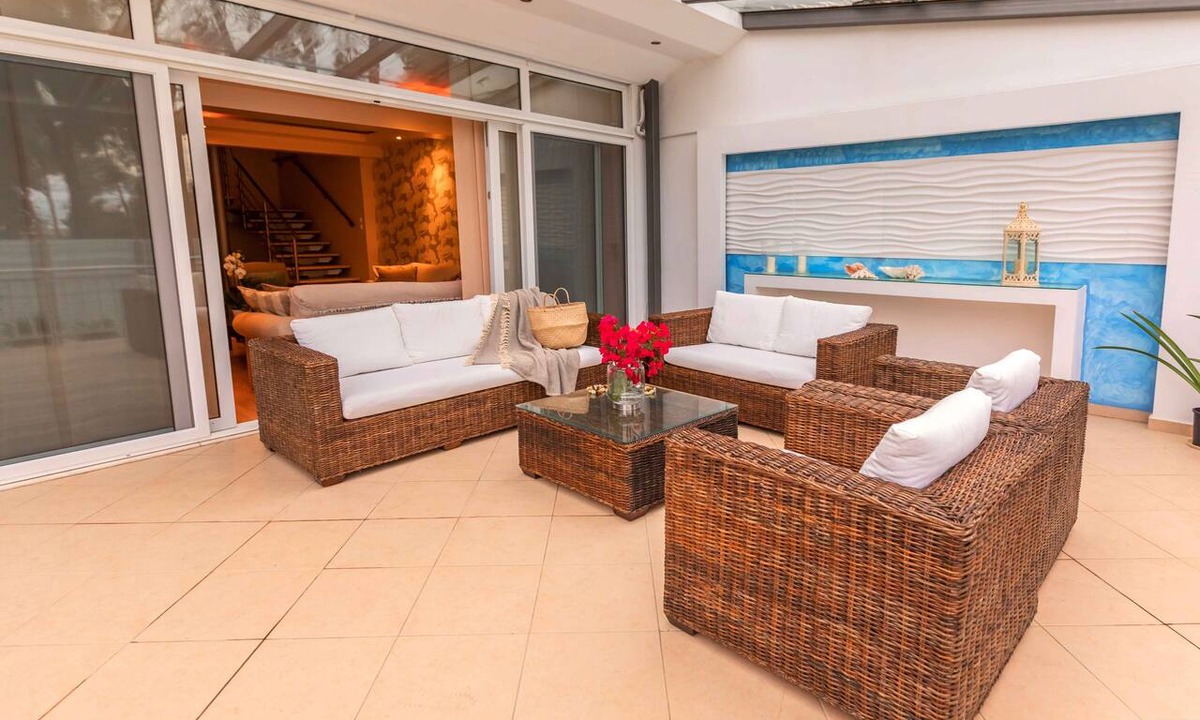 Sane Villa | A Private Haven: Hera with Secluded Pool and Garden