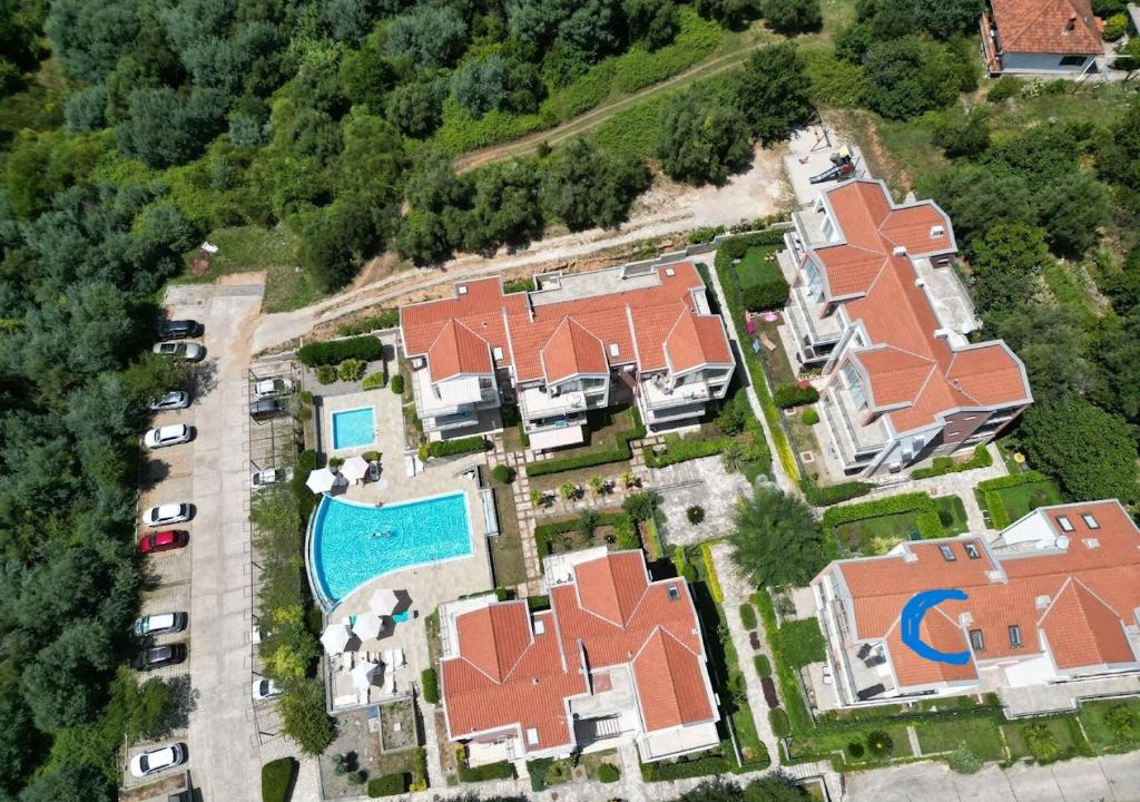 Denovici Apartment | Acacia Hill Apartment C01 with shared pool