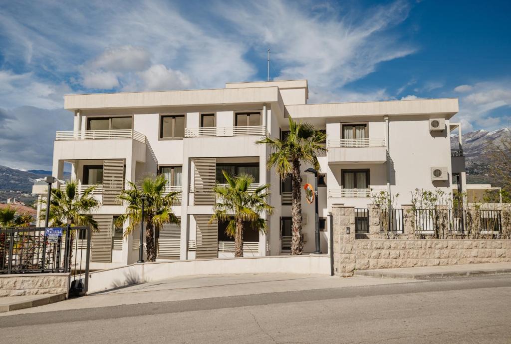 Igalo Apartment | Adriatic Sea Escape B20