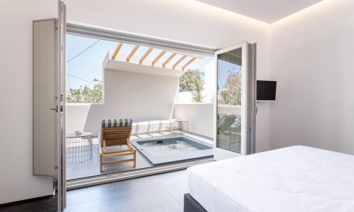 Kamari Hotel | Aegean Gem
