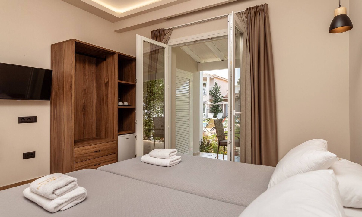 Kalamaki Hotel | Aeolos Boutique Hotel & Suites