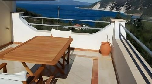Platrithias Apartment | Afales Villa and Studios