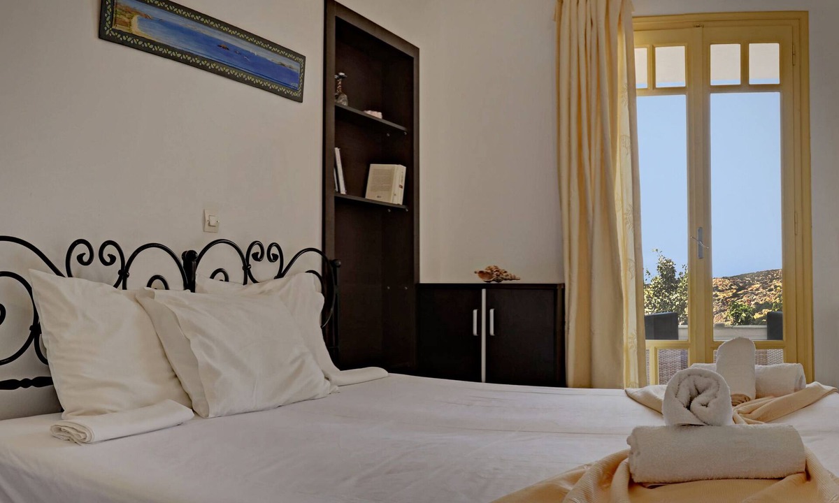 Schinoussa Town Hotel | Ailouros summer hotel