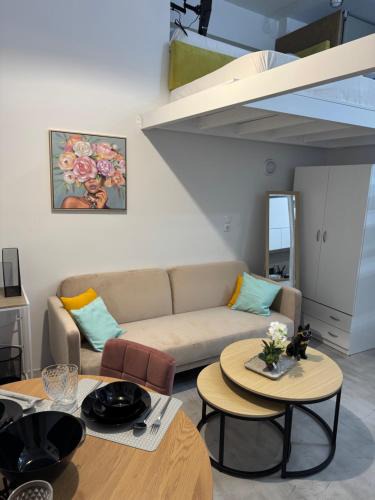 Agios Dimitrios Apartment | AIOLOS near metro Apartment Maisonette in ALIMOS