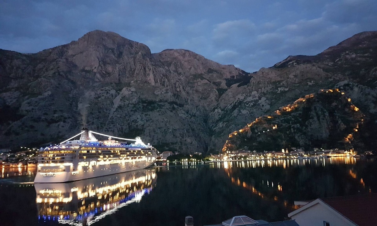 Kotor Apartment | Airy and Spacious Apartment with Magnificent Sea Views
