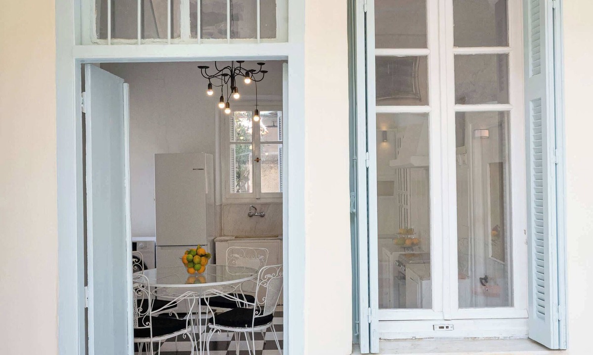 Poros House | Akanthos Poros Chic Seaside Retreat Built in 1904
