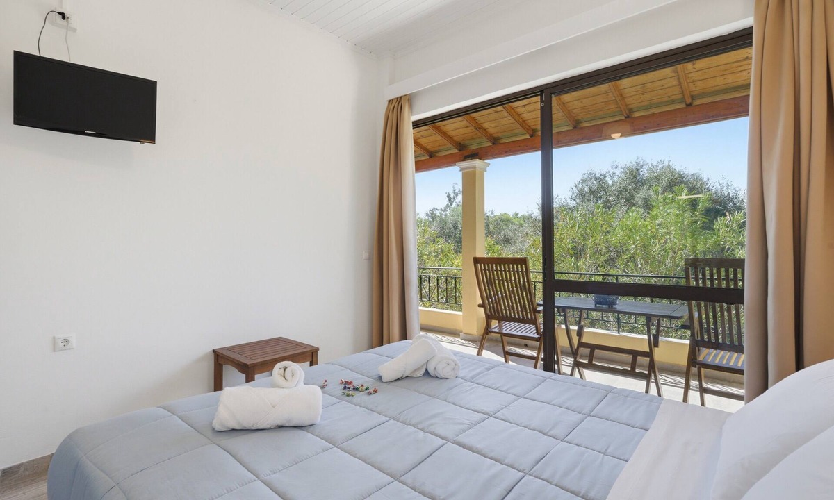 Lefkimmi Apartment | Alexandra Apartment 14 with Private Balcony & Wi-Fi