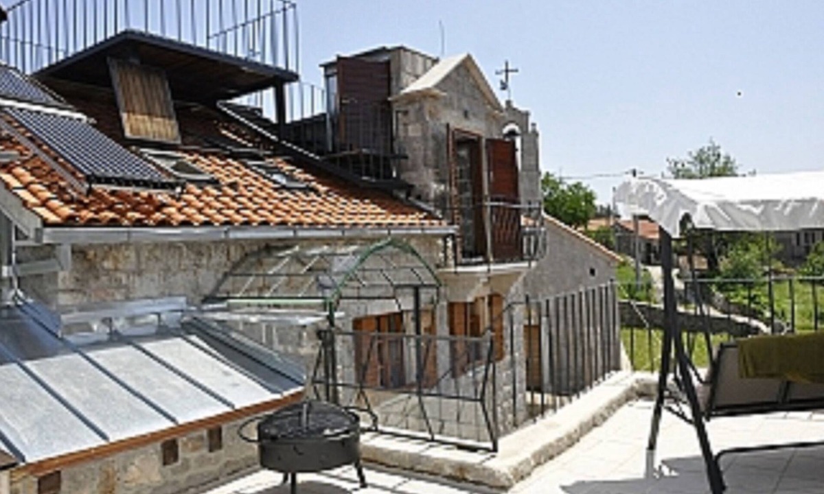 Lustica Villa | Altes Steinhaus auf offenerSeeseite von Lustica mit Garten, ruhige Lage
