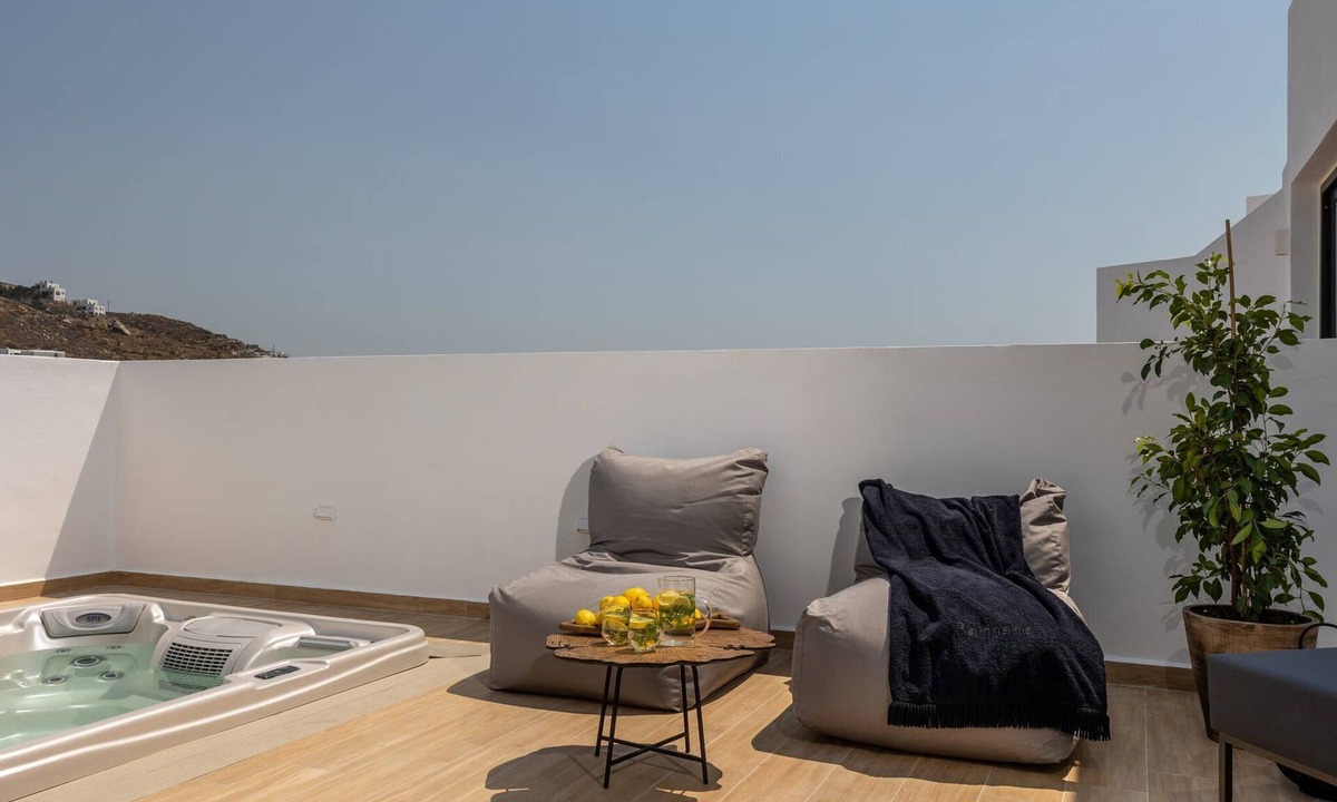Naxos Town Villa | Amazing Naxos Villa | 2 Bedrooms | Villa Nami | Breathtaking Sea Views