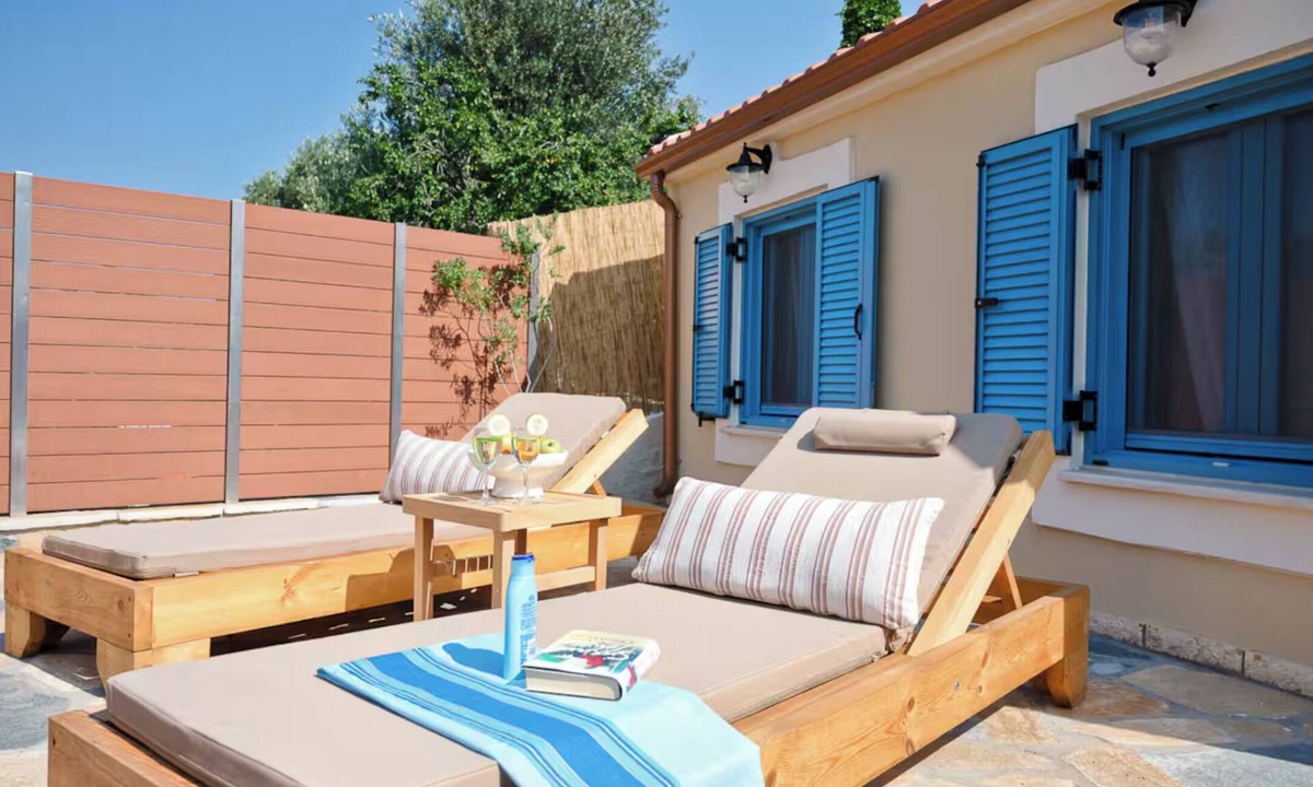 Aetos Cottage | Amici Cottage with outdoor jacuzzi