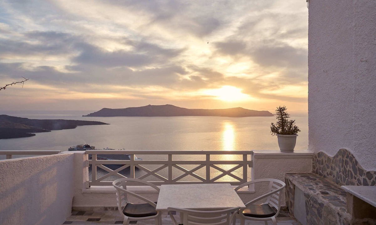 Fira Apartment | Amphitheater Cave Houses