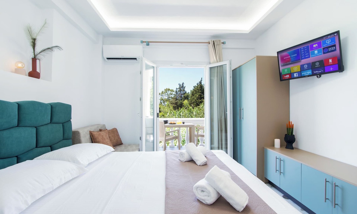 Lefkimmi House | Anais Luxury Living Green