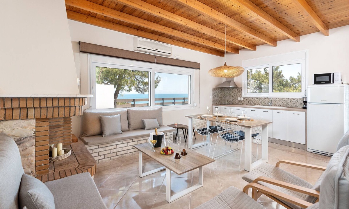 Stegna House | Anastasios Deluxe House Stegna (Amazing View, 300meter from the Beach)