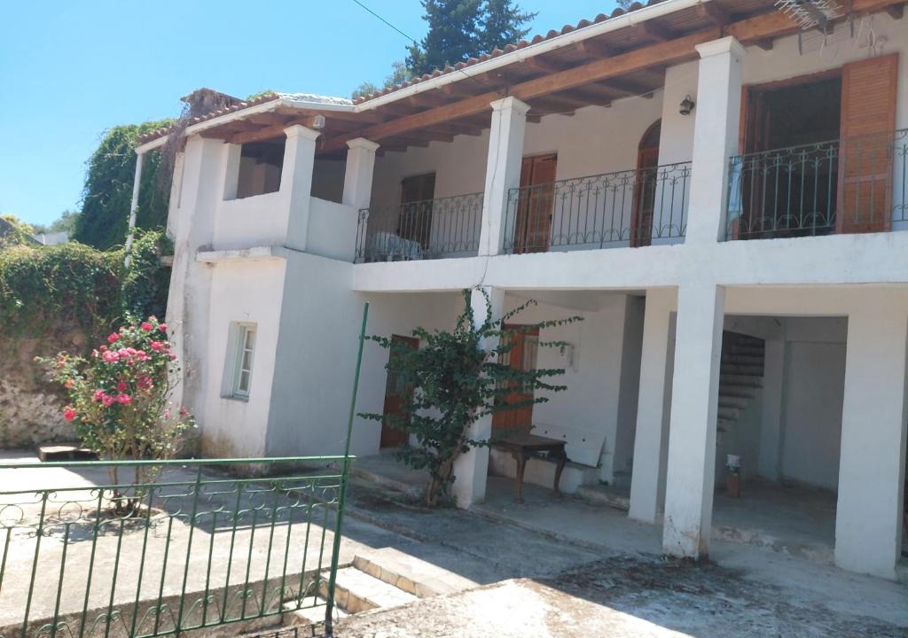 Aleimmatades Apartment | Antistoni Vacation House Scenic Nature View, Private Balcony & Yard