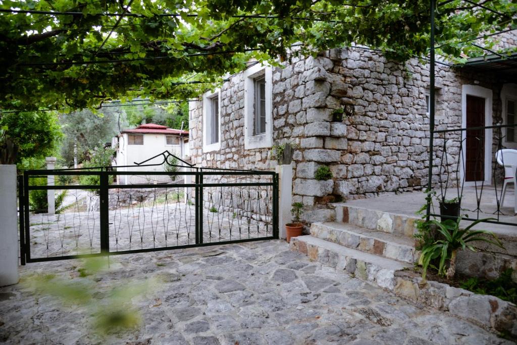Mrcevac Apartment | Apartment Arija