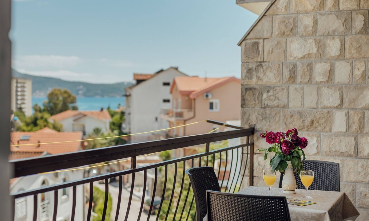 Igalo Apartment | Apartment Bonaca triple room with sea view