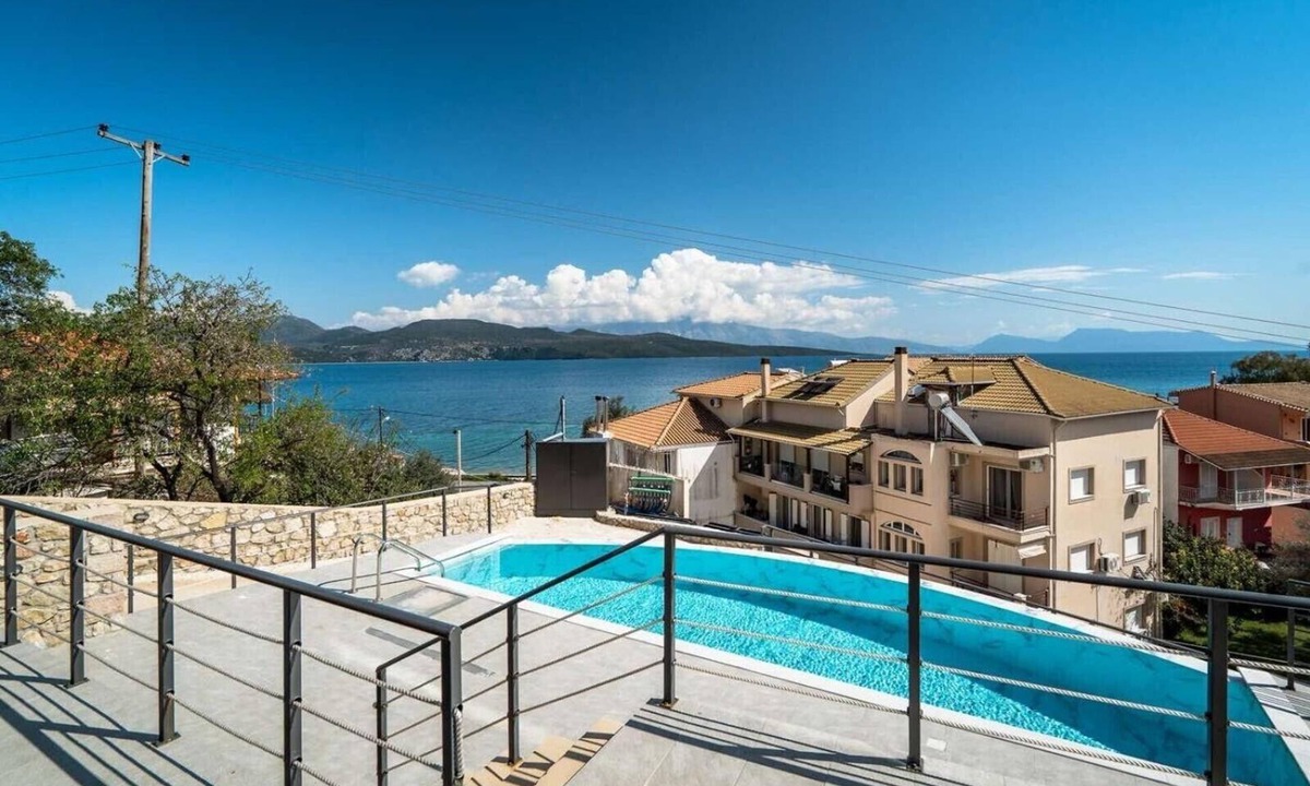 Episkopos Apartment | Apartment 'Danai Luxury Suite' with Balcony, Wi-Fi and Air Conditioning