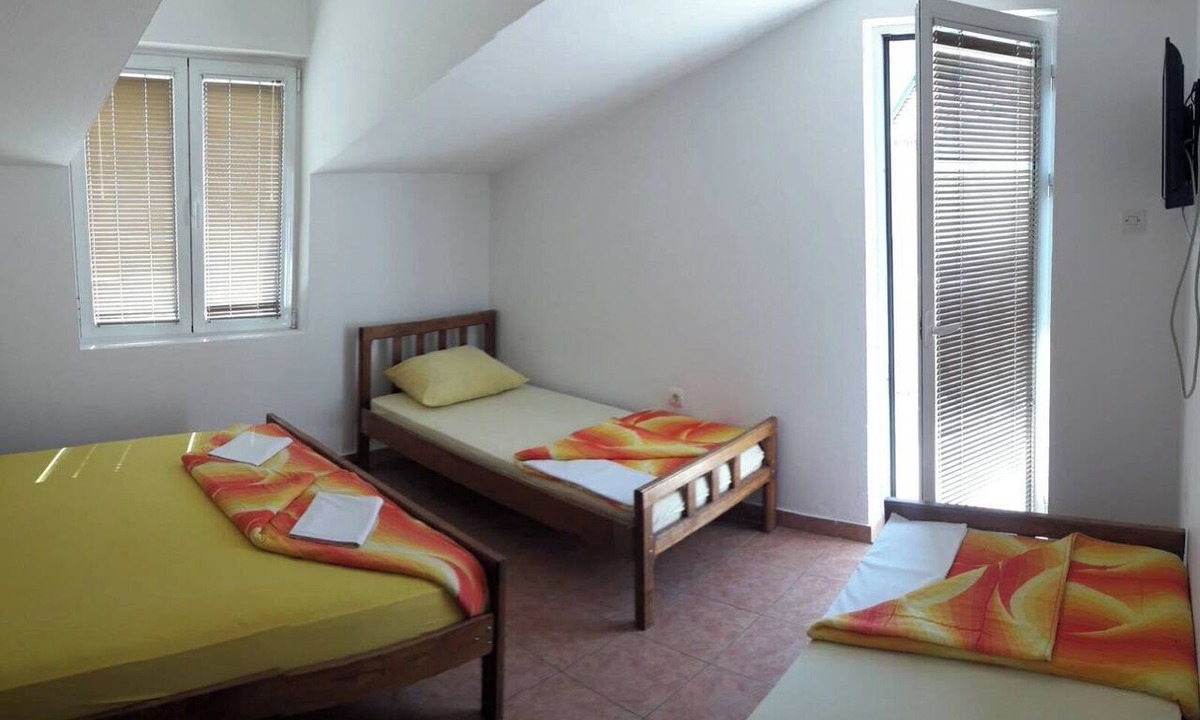 Lazi Apartment | Apartment for four people with free parking in the yard of the house.