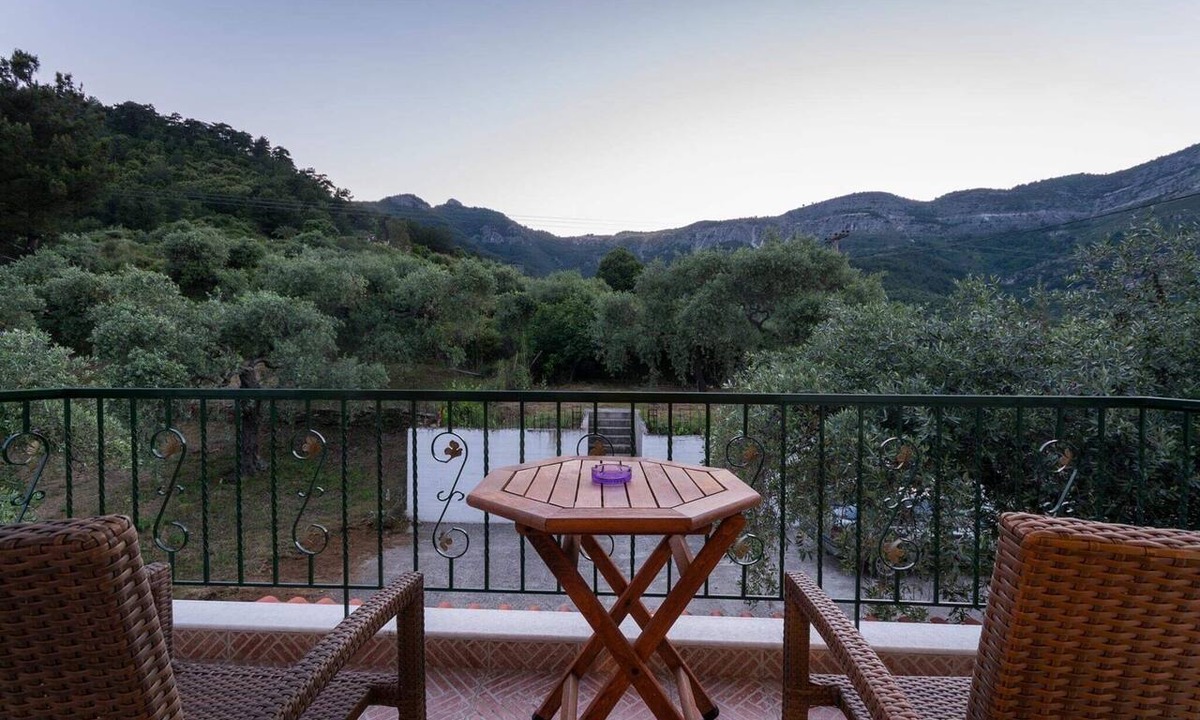 Koinira Apartment | Apartment 'Green Bay House Thassos' with Wi-Fi and Air Conditioning
