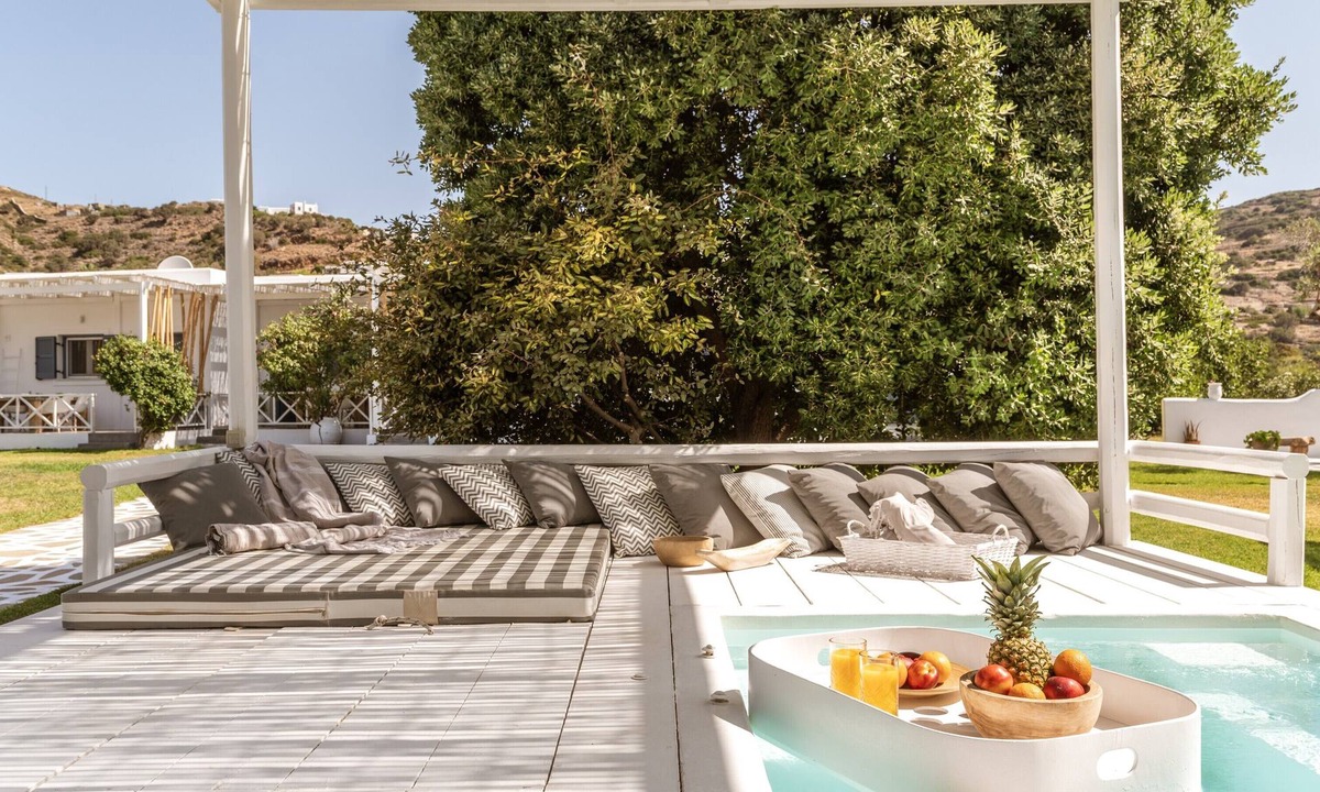 Kato Fellos Apartment | Apartment In A Hotel "Ow Andros Luxury Suites 2" with Mountain View, Private Terrace & Wi-Fi