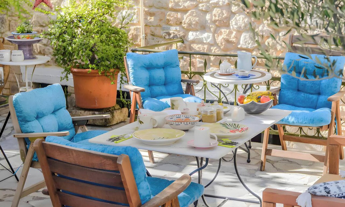 Aegina Town Apartment | Apartment in 'Unit 6' Hotel with Private Terrace, Wi-Fi and Air Conditioning