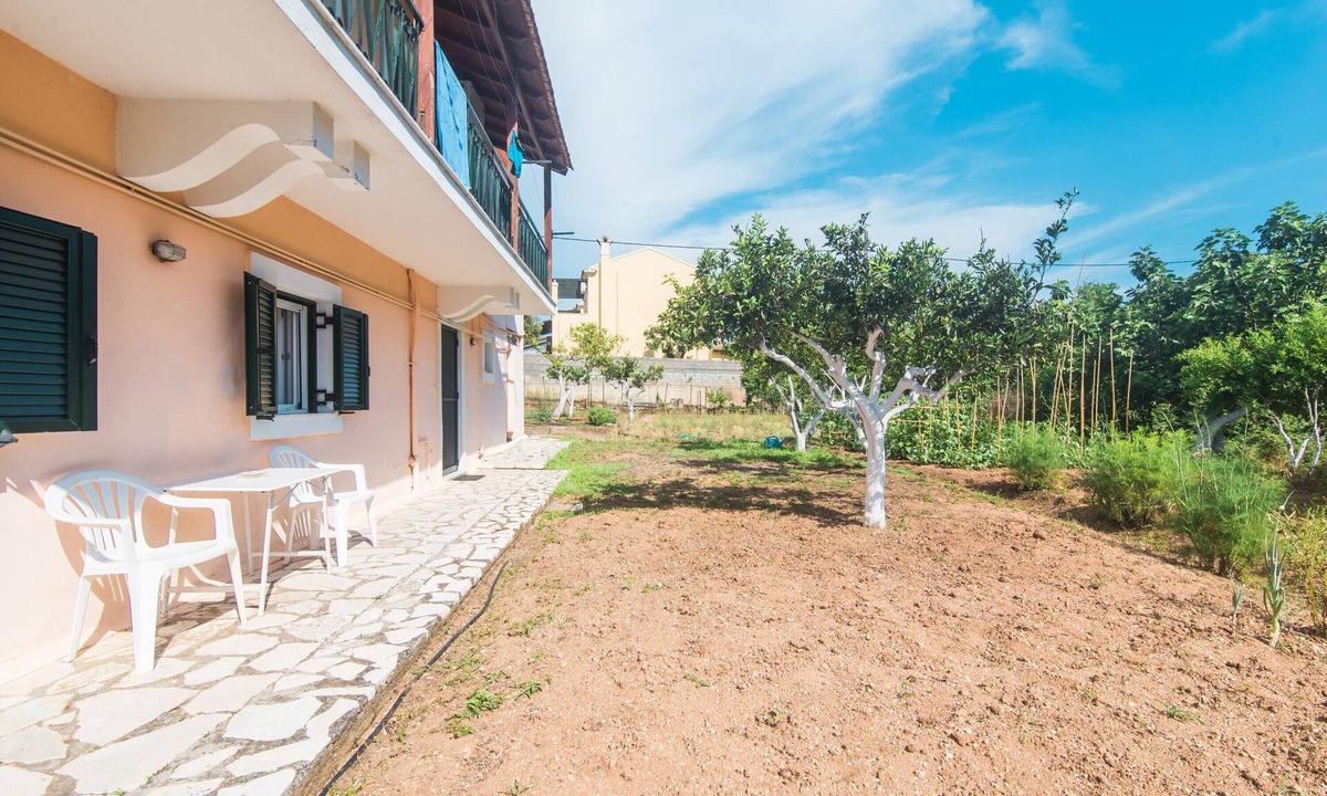 Agios Ioannis Apartment | Apartment Kwstas with Mountain View, Garden & Wi-Fi