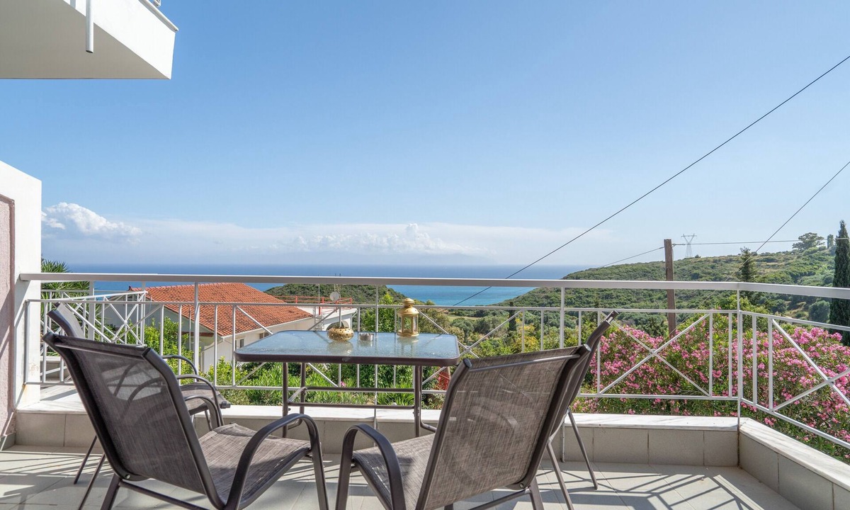 Eleios-Pronnoi Apartment | Apartment 'Maistrali First Floor 1' with Sea View, Wi-Fi and Air Conditioning