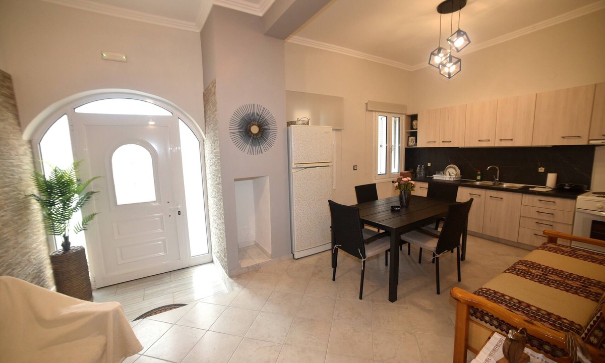 Anaxos Apartment | Apartment 'Nicol' with Mountain View, Terrace and Air Conditioning