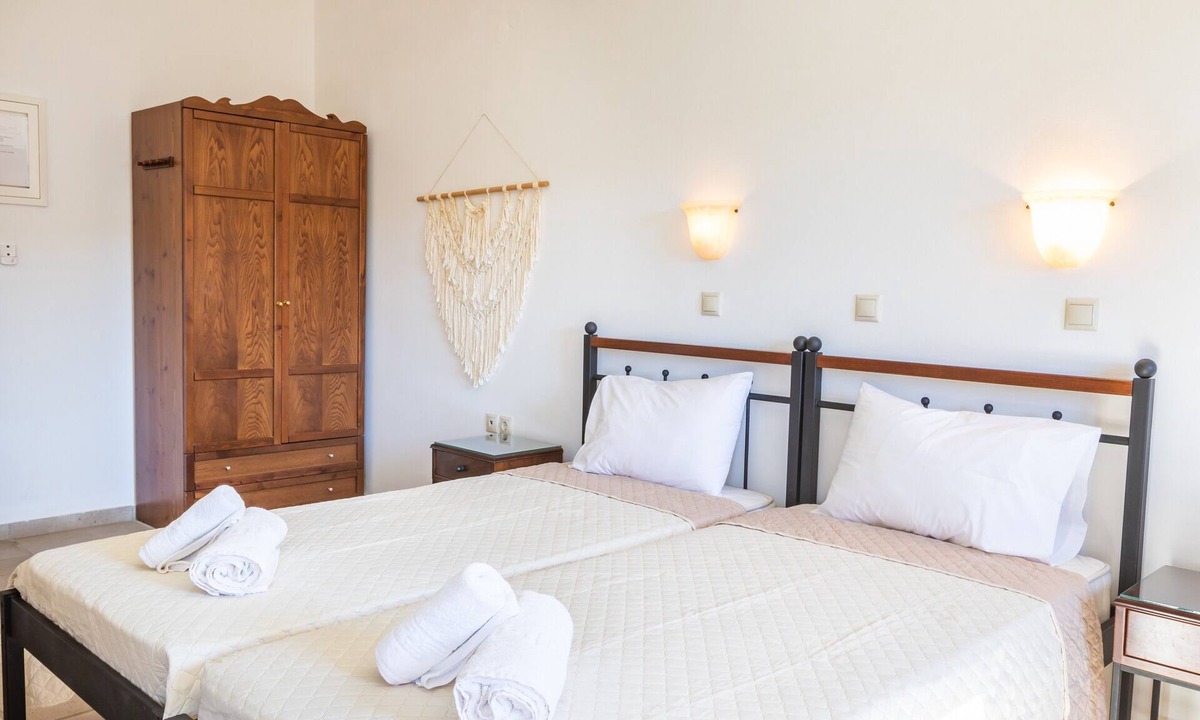 Karpathos Town Apartment | Apartment 'No 4' with Mountain View, Wi-Fi and Air Conditioning