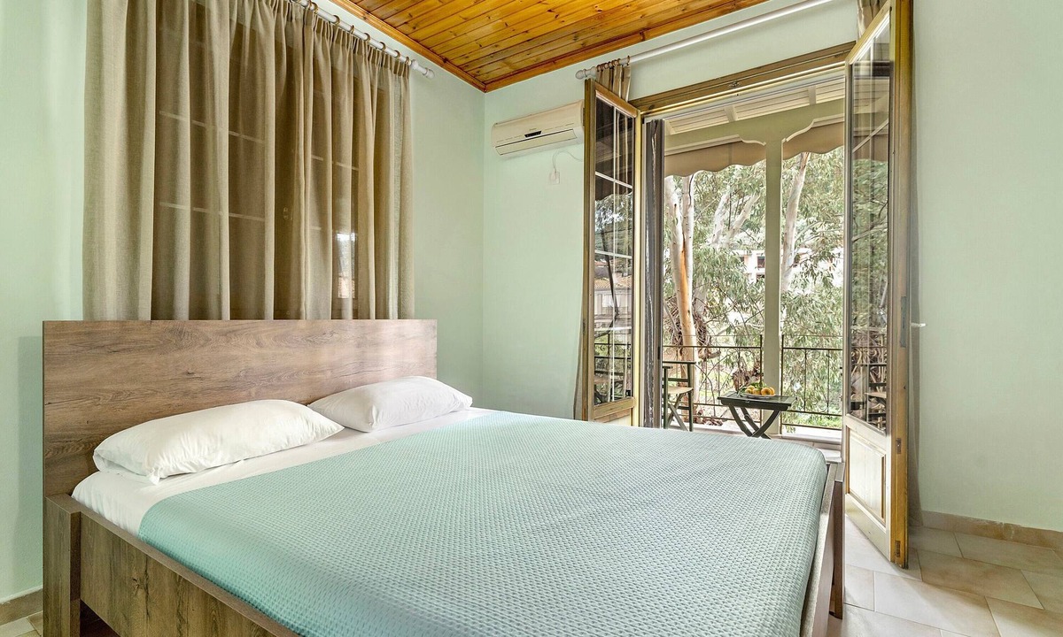 Nikiana Apartment | Apartment 'Old Boat' with Sea View, Wi-Fi and Air Conditioning