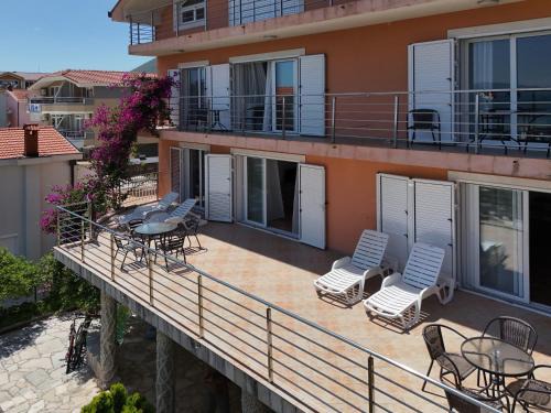 Bijela Apartment | Apartment Orange Blossom First Line & Pool 1
