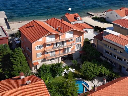 Bijela Apartment | Apartment Orange Blossom First Line & Pool 2